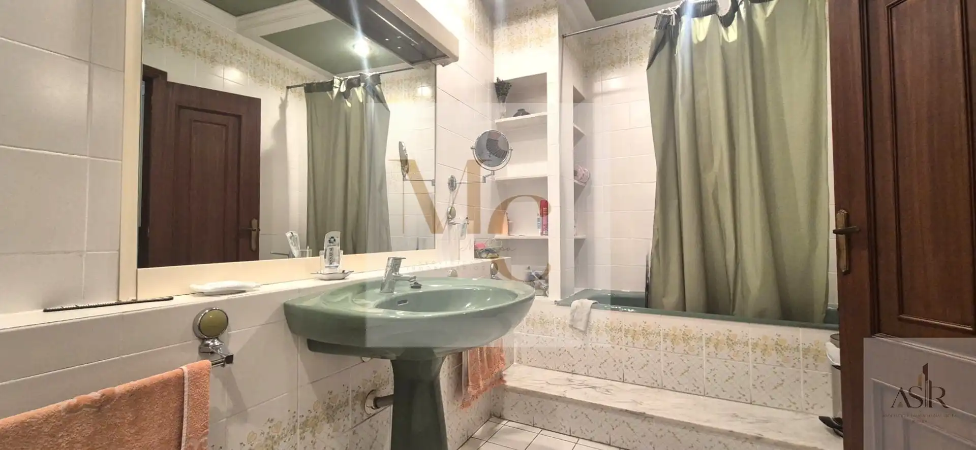 Bathroom of Houses for sale in Silla  with Storage room