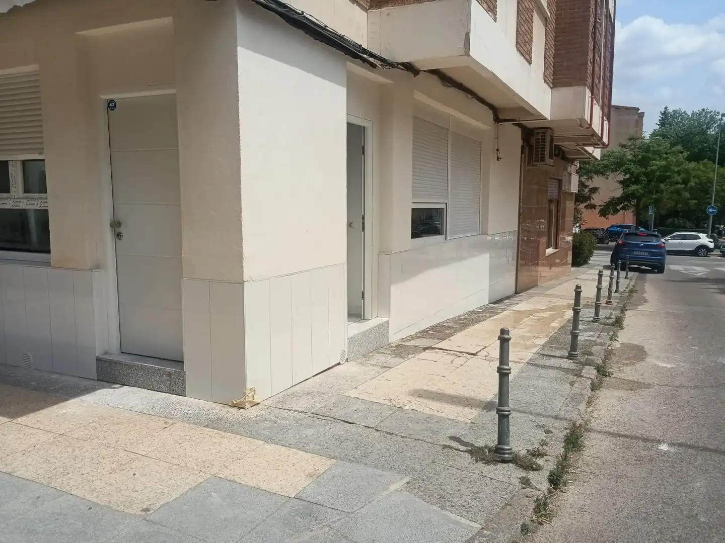 Vista exterior de Local en venda en Madrid amb Aire condicionat