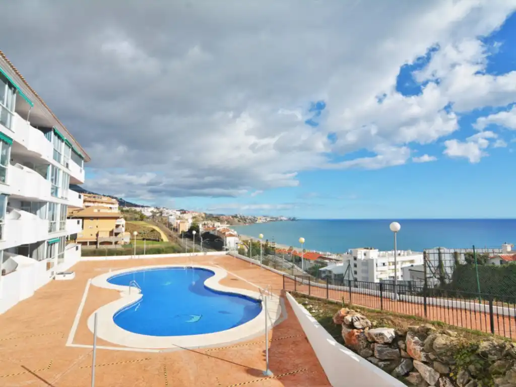 Schwimmbecken von Wohnungen zur Miete in Fuengirola mit Klimaanlage, Schwimmbad und Möbliert