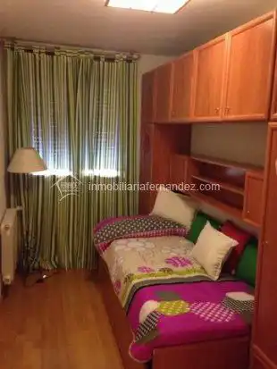 Habitación de Apartamento de alquiler en Cáceres con Calefacción y Amueblado