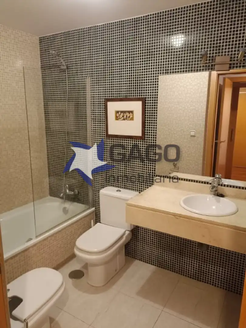 Bathroom of Flat for sale in Córdoba  with Air Conditioner, Heating and Storage room