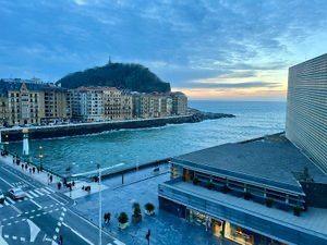 Vista exterior de Pis en venda en Donostia - San Sebastián 