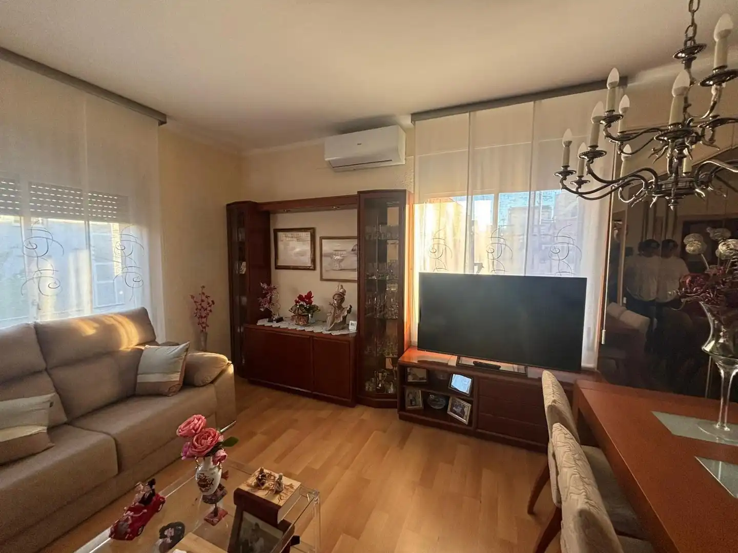 Living room of Flat for sale in Sabadell  with Air Conditioner, Parquet flooring and Balcony