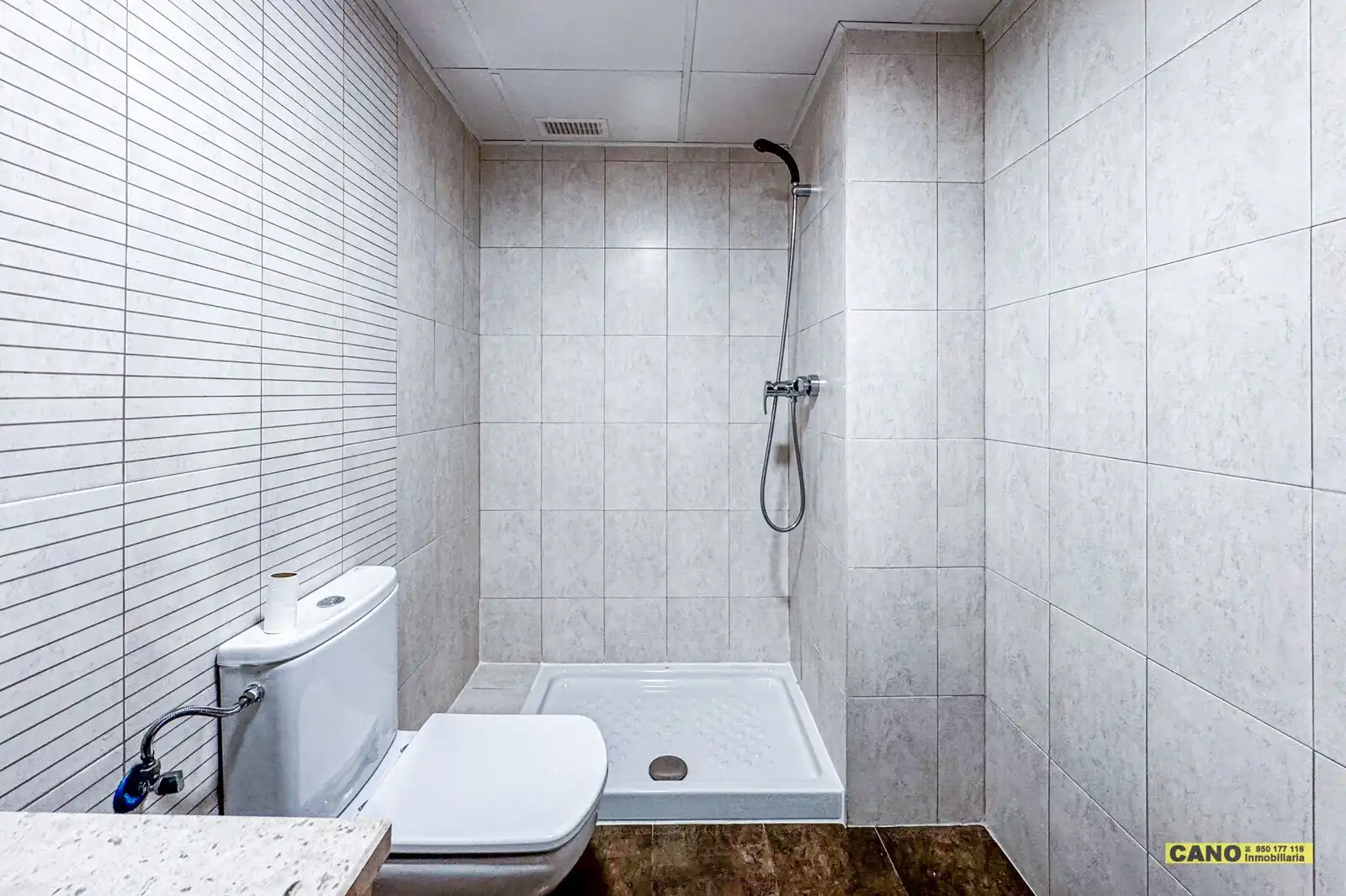Bathroom of Flat for sale in Almería  with Air Conditioner, Heating and Terrace