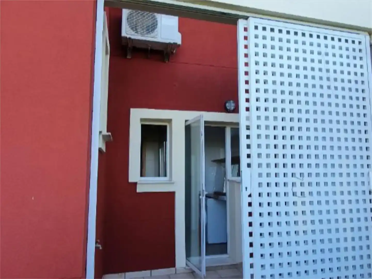 Vista exterior de Pis en venda en Palmera amb Aire condicionat i Jardí privat