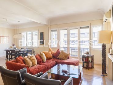 Piso con balcón en venta en Retiro