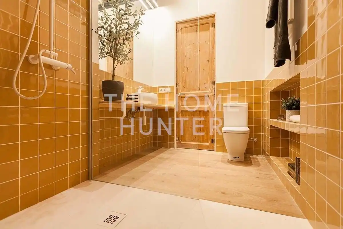 Badezimmer von Wohnung zum Verkauf in Barcelona mit Heizung, Privatgarten und Terrasse