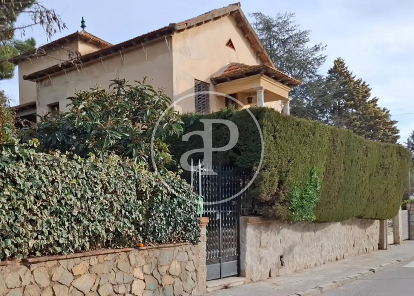 Außenansicht von Haus oder Chalet zum Verkauf in Sant Cugat del Vallès mit Heizung, Privatgarten und Terrasse