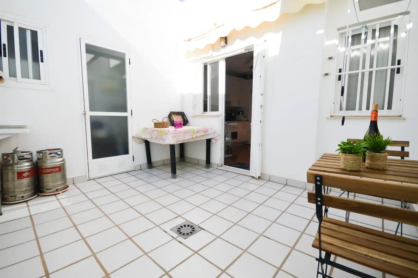 Terrasse von Einfamilien-Reihenhaus zum Verkauf in Almería mit Klimaanlage und Abstellraum