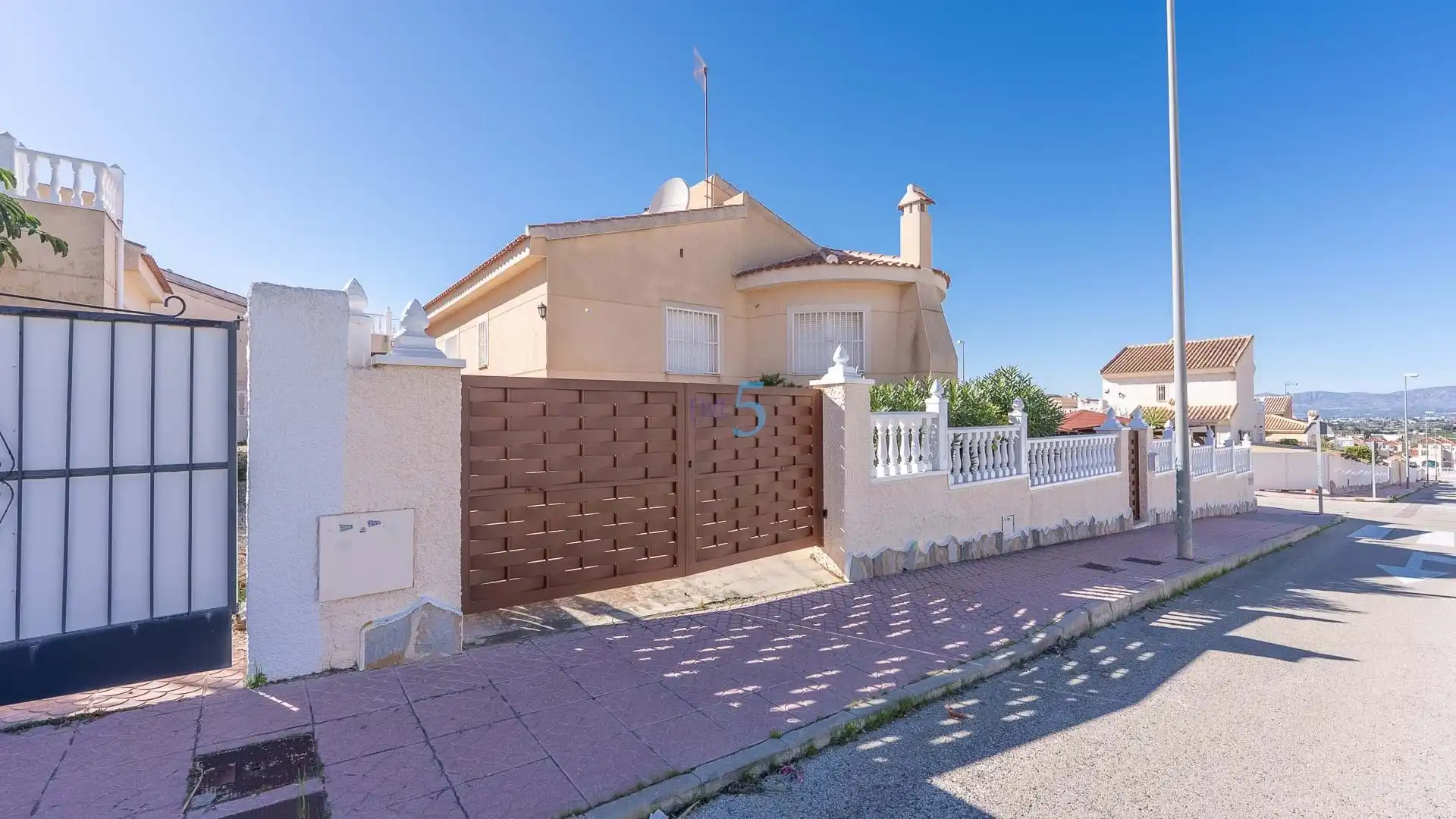 Vista exterior de Casa o xalet en venda en Rojales amb Aire condicionat, Calefacció i Terrassa