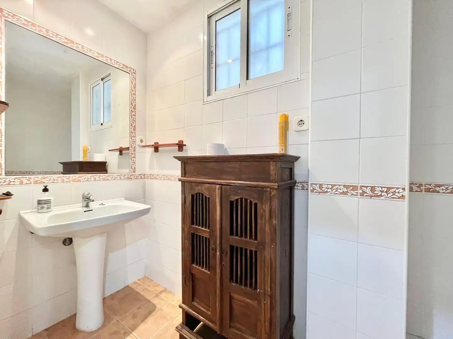 Bathroom of Flat for rent in Torrevieja  with Heating, Parquet flooring and Terrace