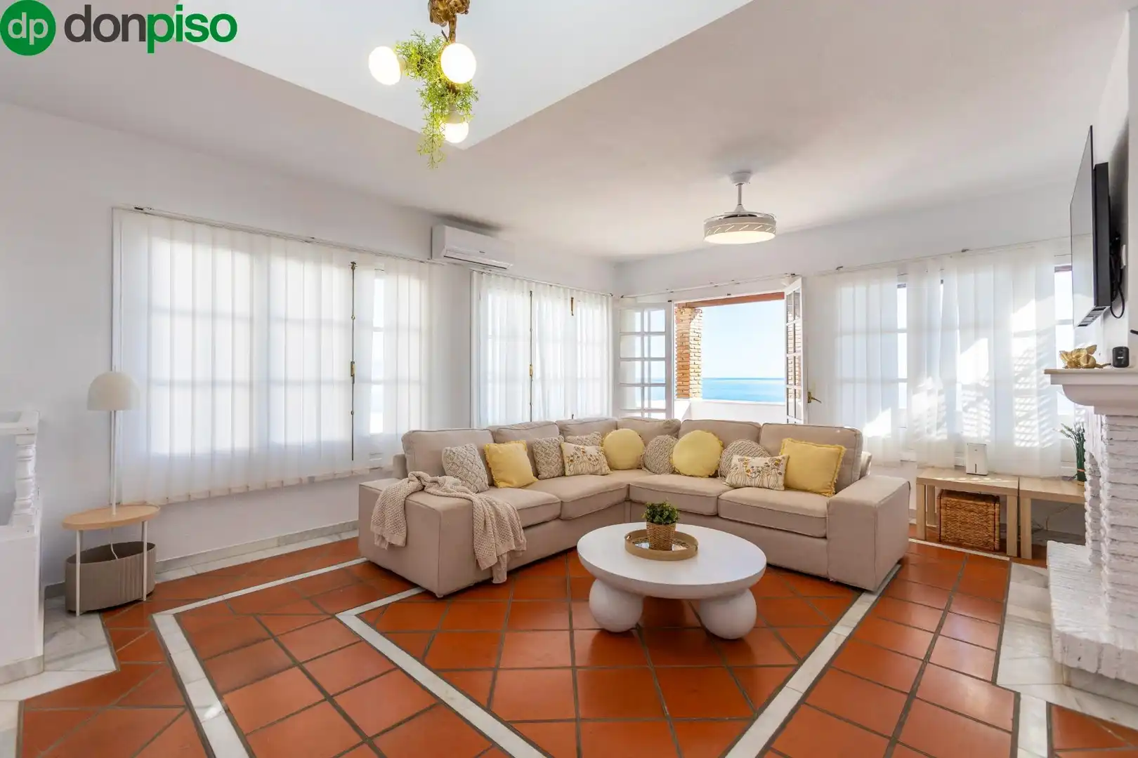 Living room of Houses for sale in Almuñécar  with Air Conditioner, Heating and Private garden