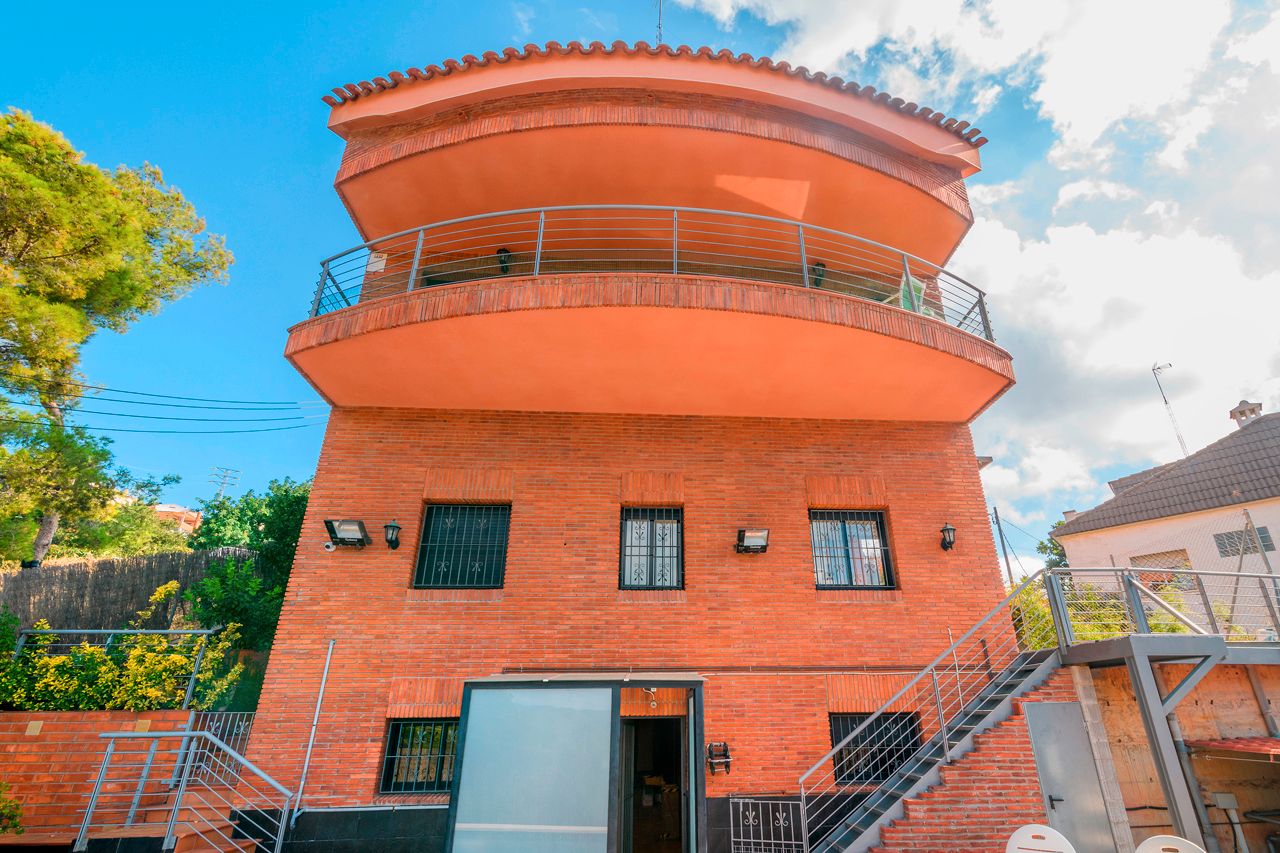 Vista exterior de Casa o xalet en venda en Viladecans amb Aire condicionat, Calefacció i Terrassa