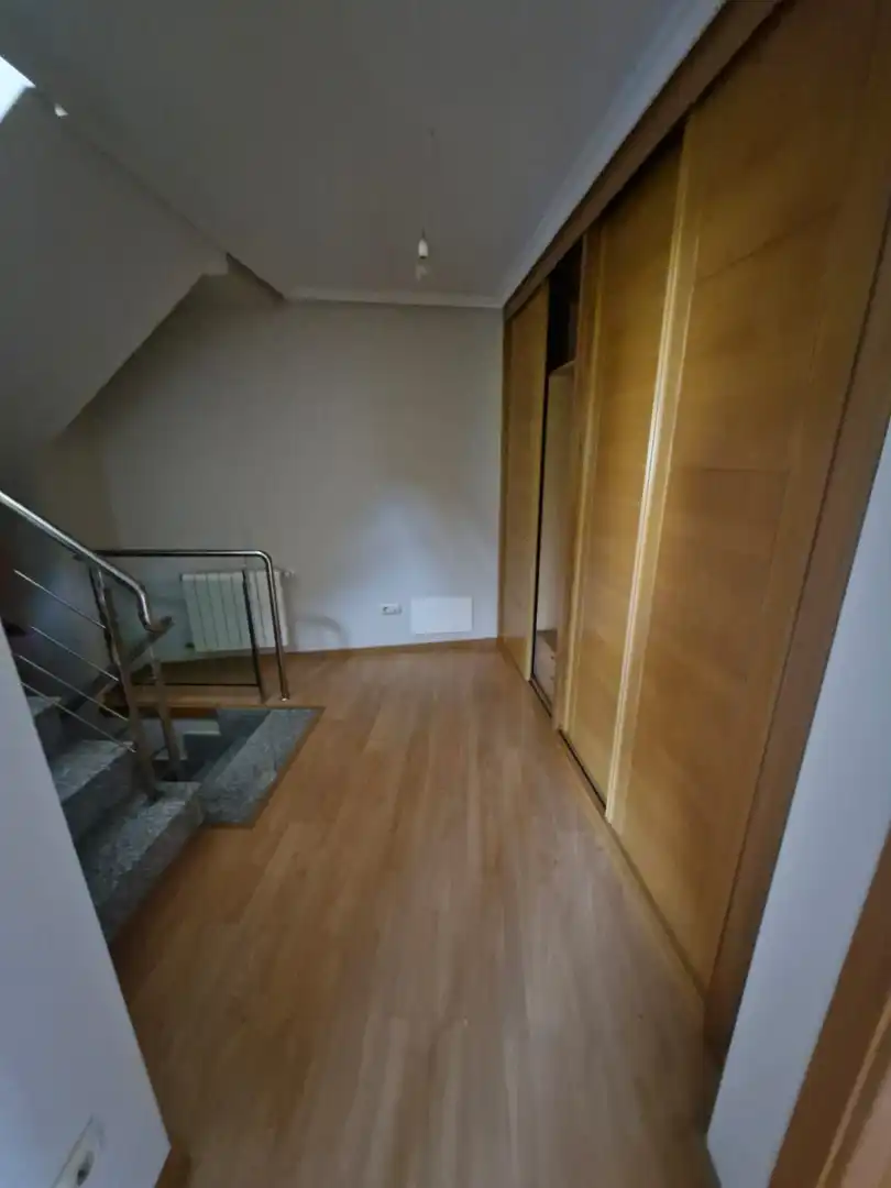 Casa adosada en venda en Barbadás amb Calefacció, Parquet i Traster