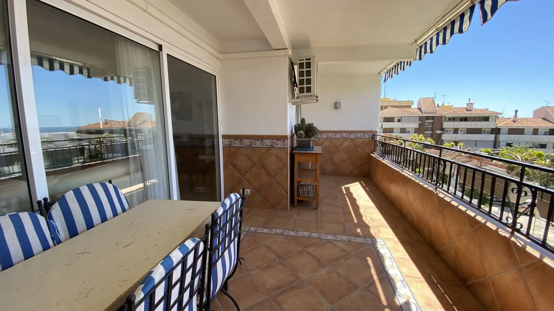 Terraza de Apartamento en venta en Benalmádena con Aire acondicionado, Amueblado y Sauna