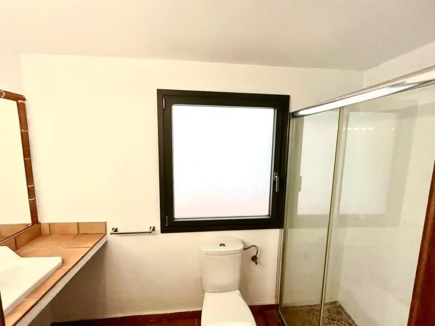Bathroom of Flat for sale in Marbella  with Air Conditioner, Private garden and Swimming Pool