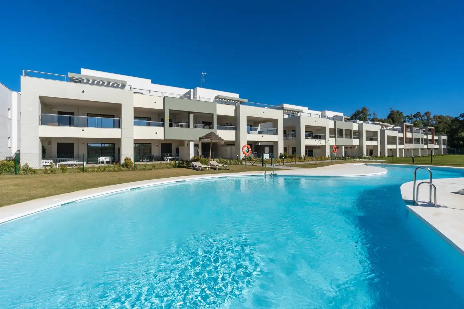 Piscina de Àtic en venda en Casares amb Aire condicionat, Calefacció i Terrassa