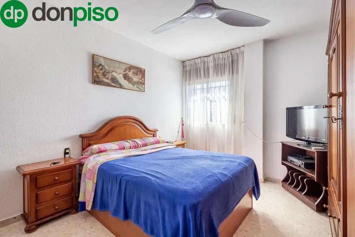 Bedroom of Flat for sale in Granada  with Heating and Balcony