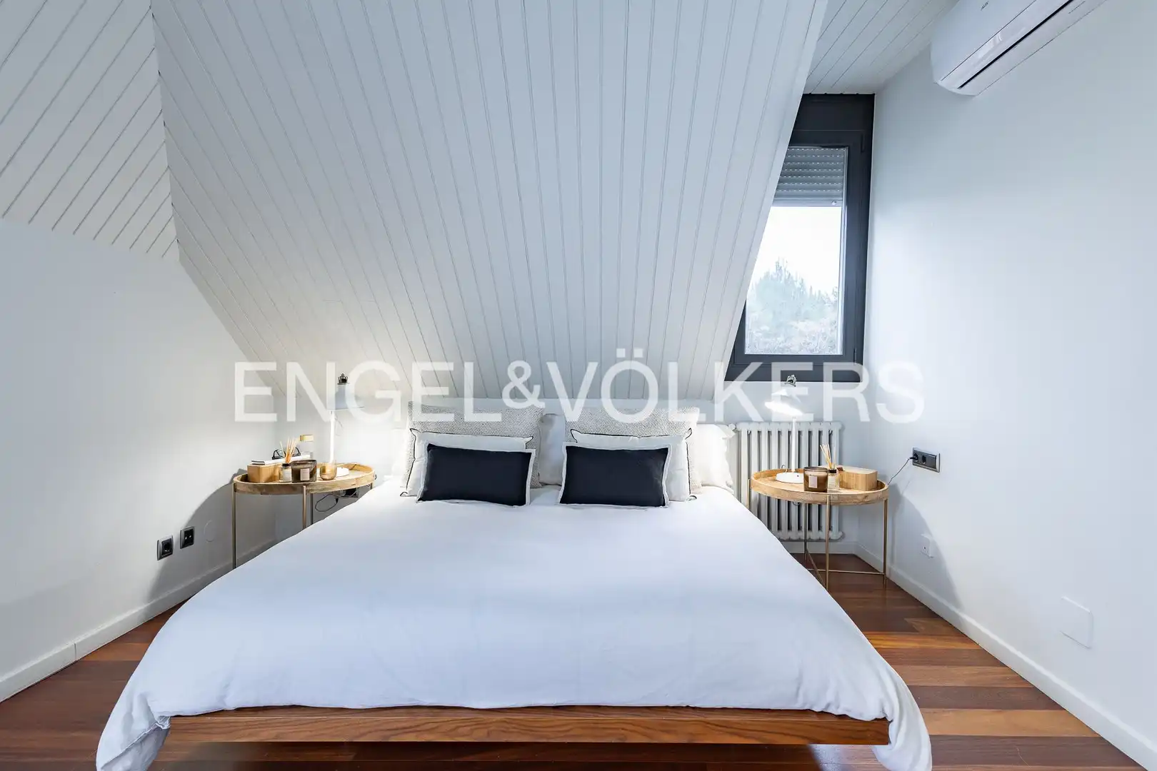 Habitación de Casa o chalet en venta en Canovelles con Aire acondicionado, Calefacción y Jardín privado