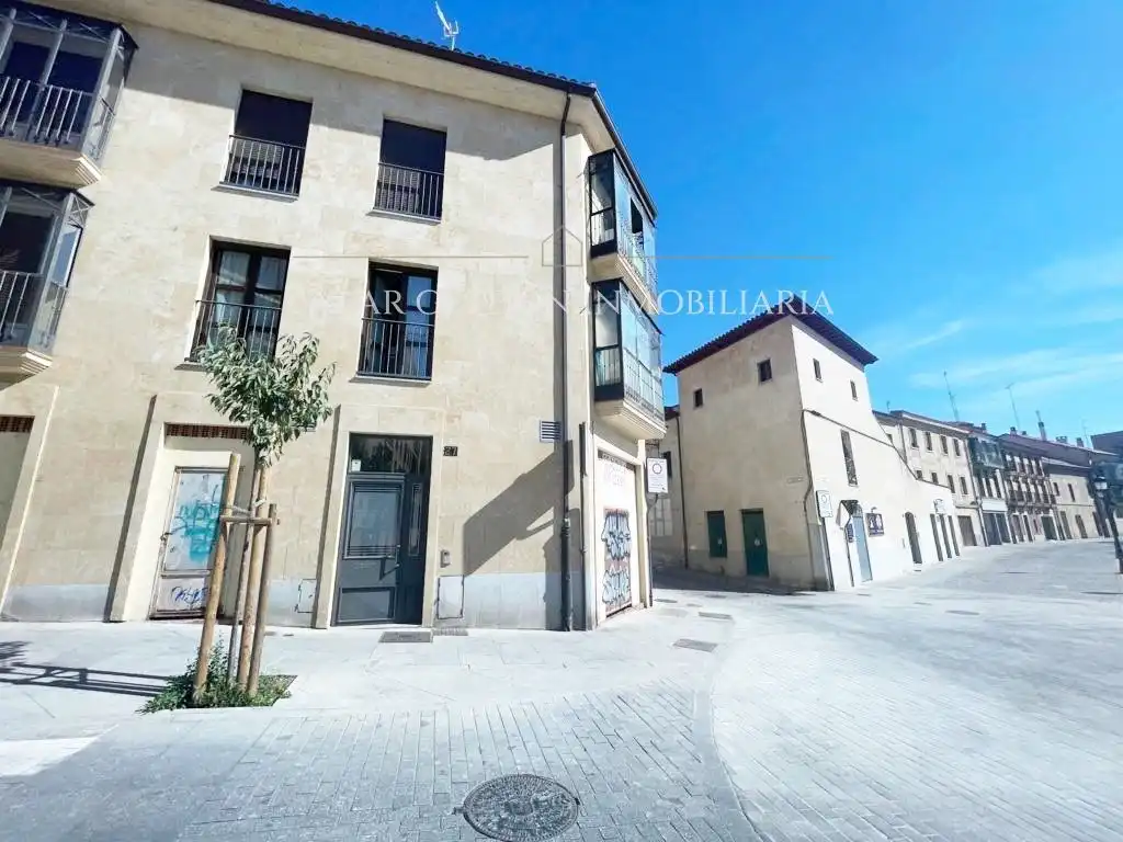 Vista exterior de Piso de alquiler en Salamanca con Calefacción, Parquet y Amueblado