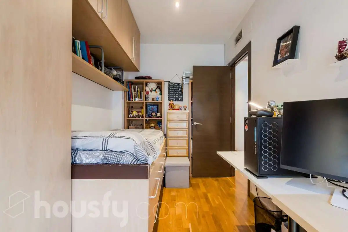 Habitación de Casa o chalet en venta en Barcelona con Aire acondicionado, Calefacción y Jardín privado