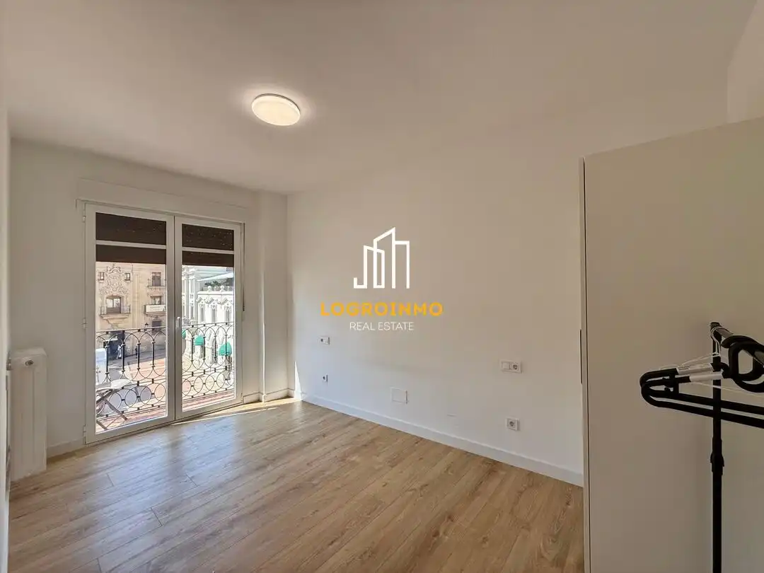 Habitación de Piso de alquiler en  Logroño con Calefacción y Balcón