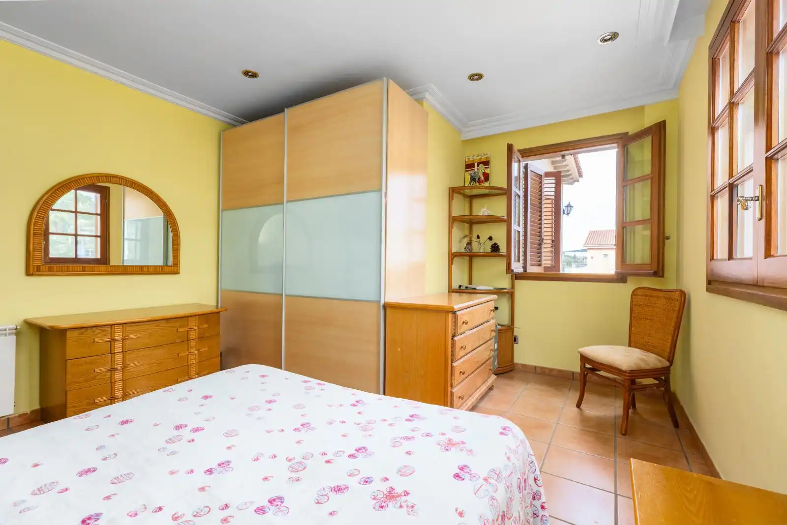 Dormitori de Casa o xalet en venda en Mataró amb Terrassa i Piscina