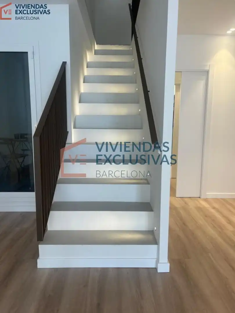 Dúplex en venta en Barcelona con Parquet, Balcón y Alarma