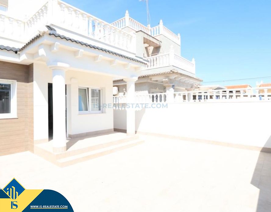 Exterior view of House or chalet for sale in Torrevieja  with Terrace and Furnished