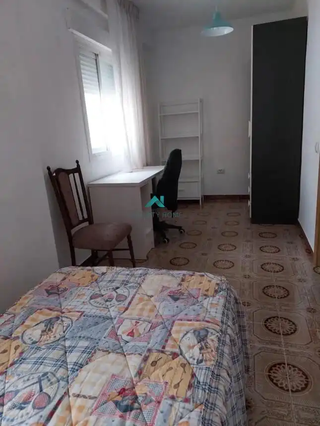 Habitación de Piso de alquiler en Jaén con Amueblado y Balcón