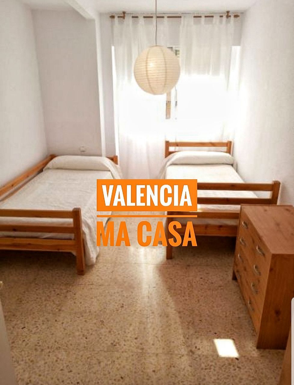 Habitación de Piso de alquiler en  Valencia Capital con Aire acondicionado, Calefacción y Amueblado