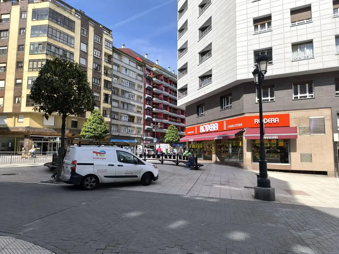 Außenansicht von Wohnungen zur Miete in Oviedo  mit Möbliert