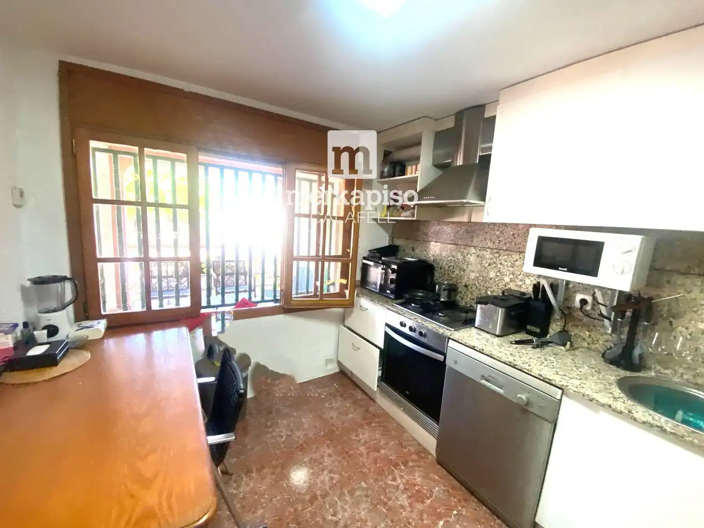 Cuina de Casa o xalet en venda en Cunit amb Jardí privat, Terrassa i Traster
