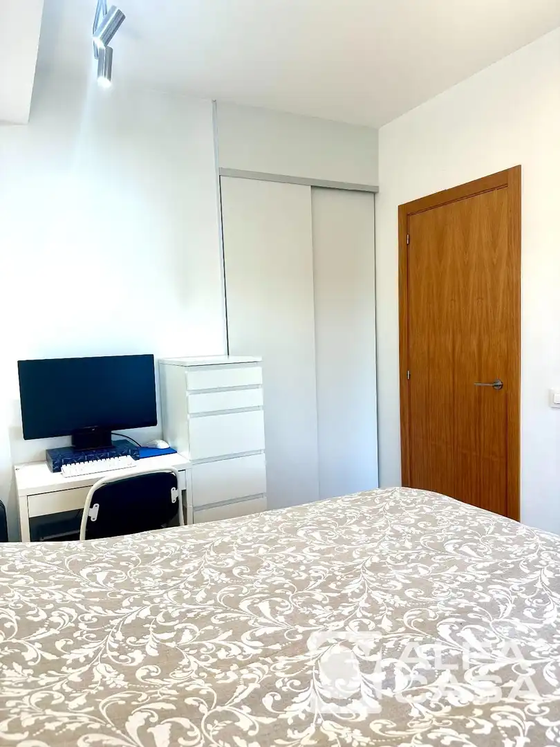 Bedroom of Flat for sale in Girona  with Air Conditioner, Heating and Terrace
