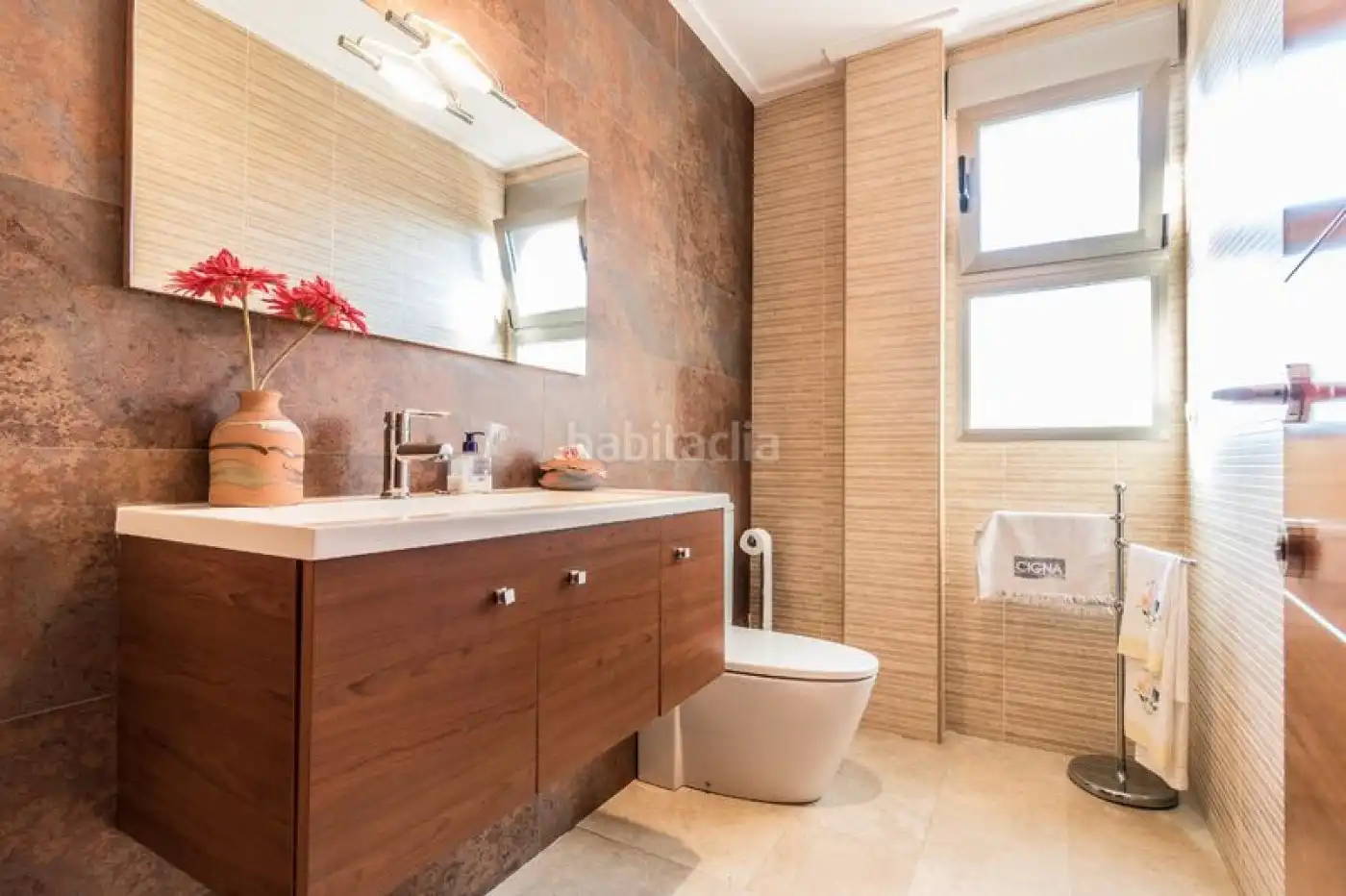 Bathroom of Houses for sale in L'Alcúdia  with Air Conditioner, Private garden and Parquet flooring