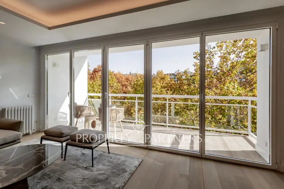 Außenansicht von Wohnungen zum Verkauf in Madrid mit Klimaanlage, Heizung und Terrasse