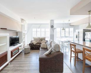 Living room of Flat to rent in  Granada Capital  with Air Conditioner, Heating and Furnished