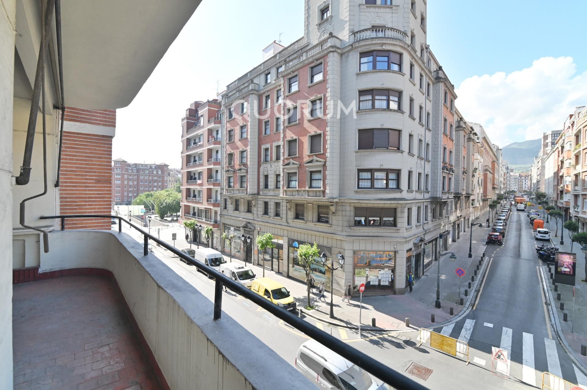 Vista exterior de Pis en venda en Bilbao  amb Calefacció i Terrassa