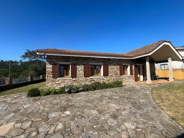 Chalet con jardín en venta en Valdoviño