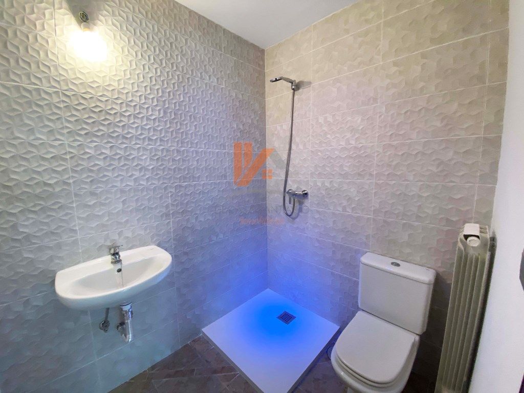 Bathroom of Flat for sale in Santiago de Compostela   with Terrace