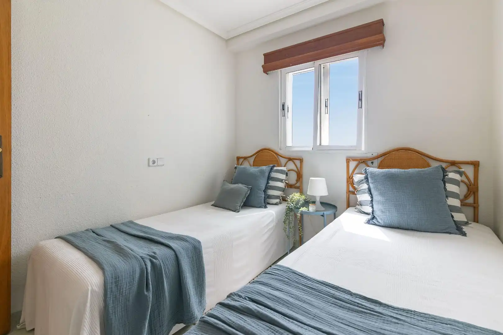 Habitación de Apartamento en venta en Valencia con Jardín privado y Piscina comunitaria