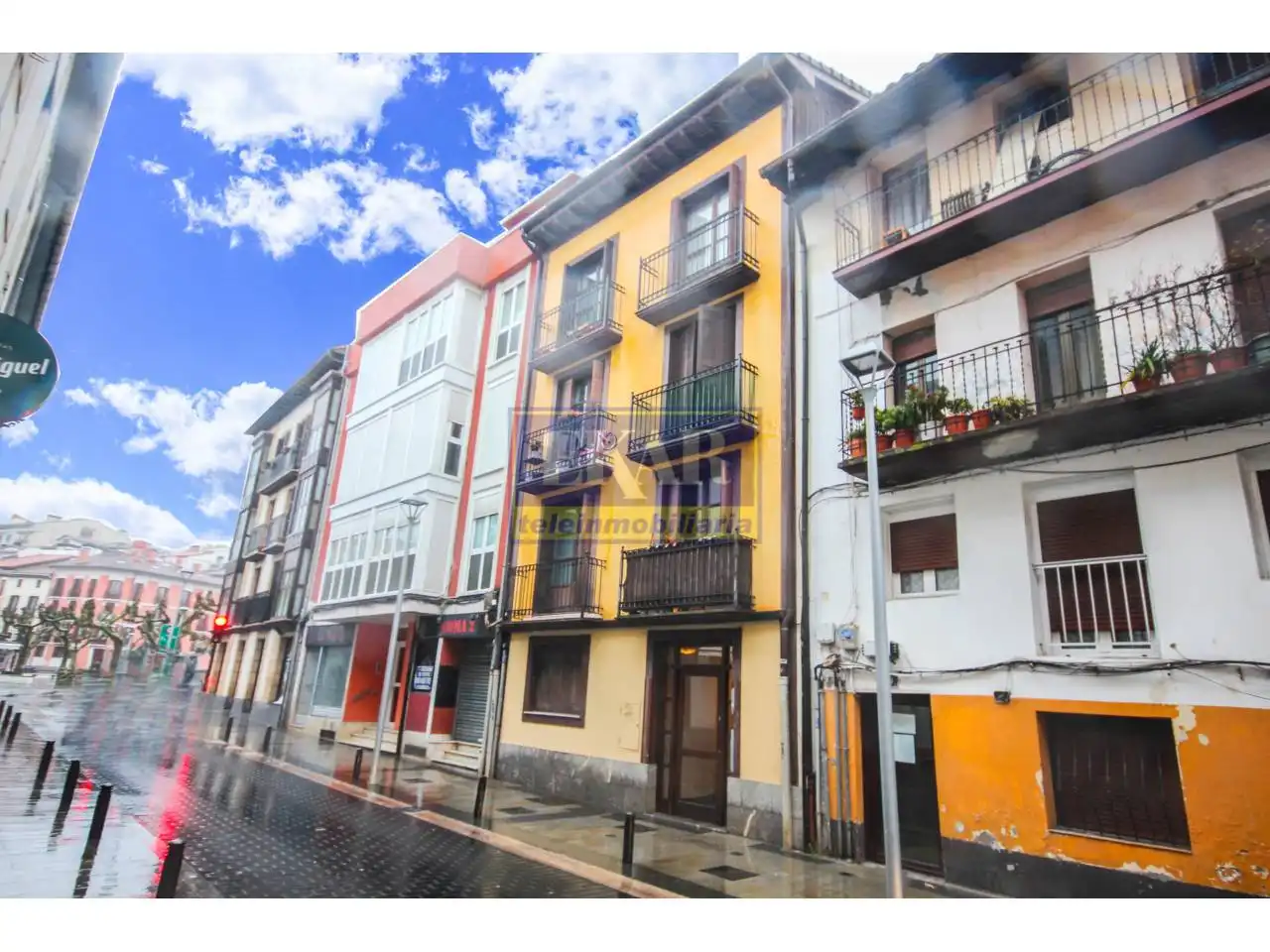 Vista exterior de Dúplex en venta en Irun  con Calefacción y Balcón