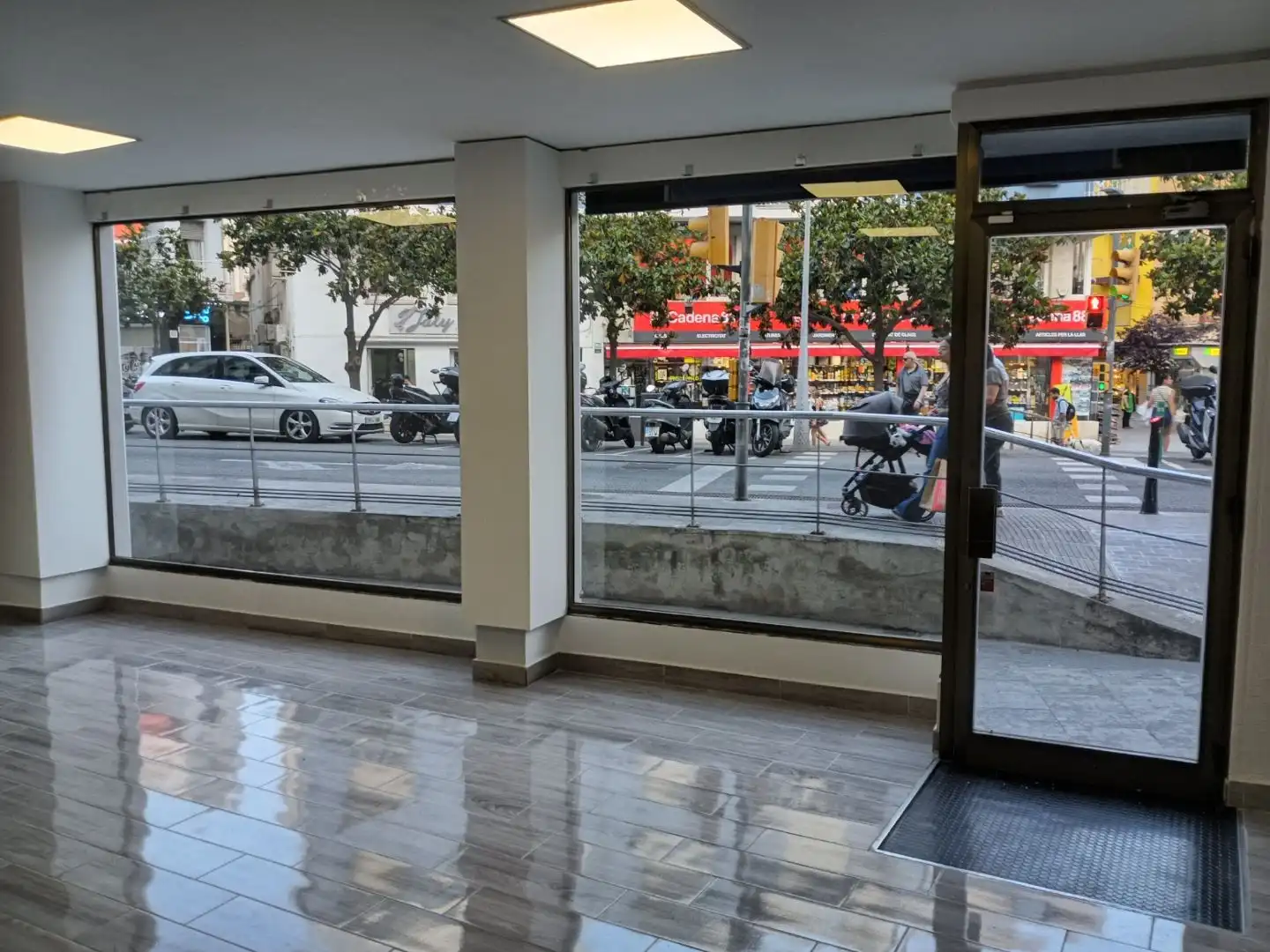 Business premises to rent in Rambla Joaquim Ruyra 61