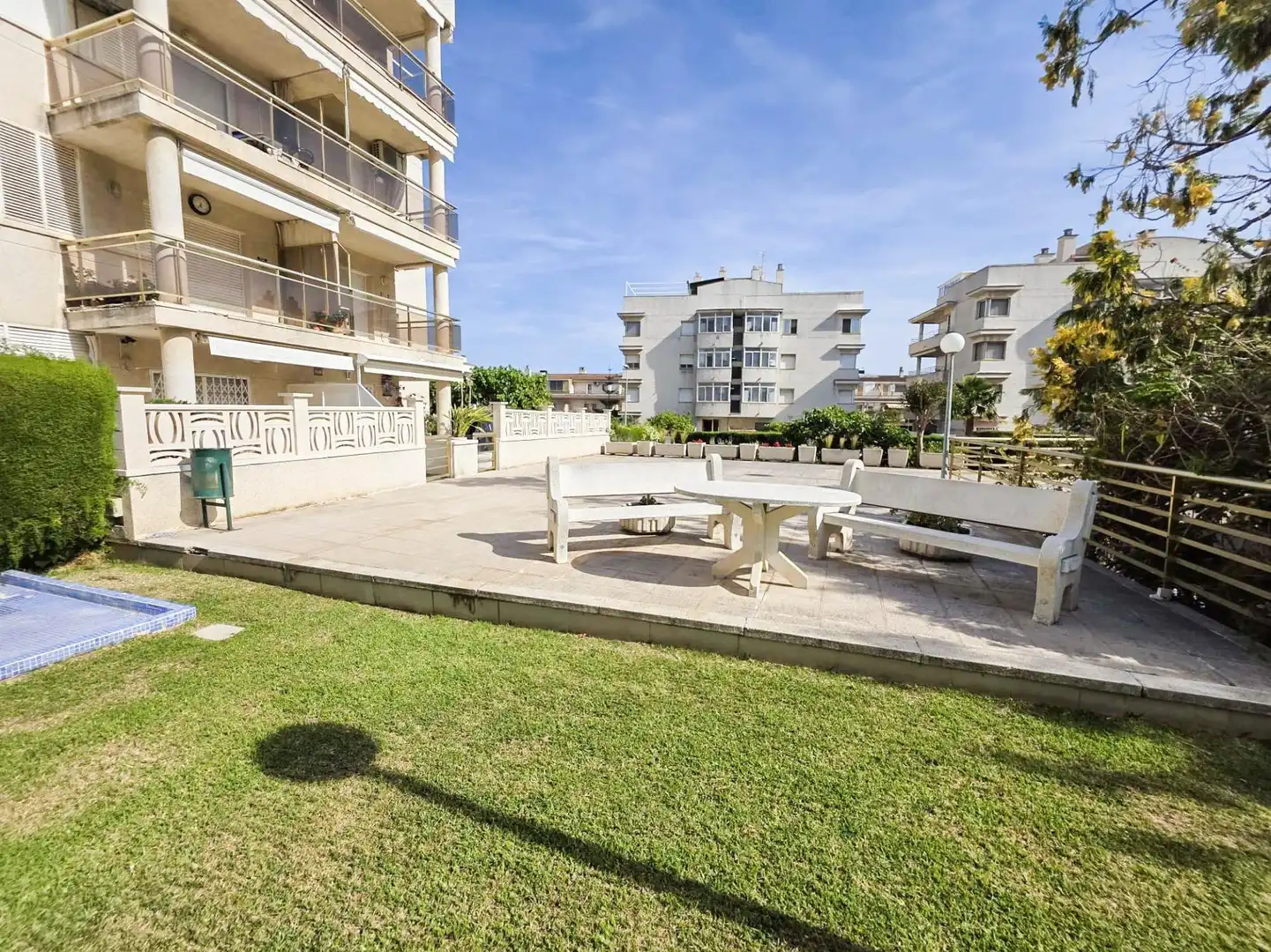 Terraza de Planta baja en venta en Cunit con Amueblado y Piscina comunitaria