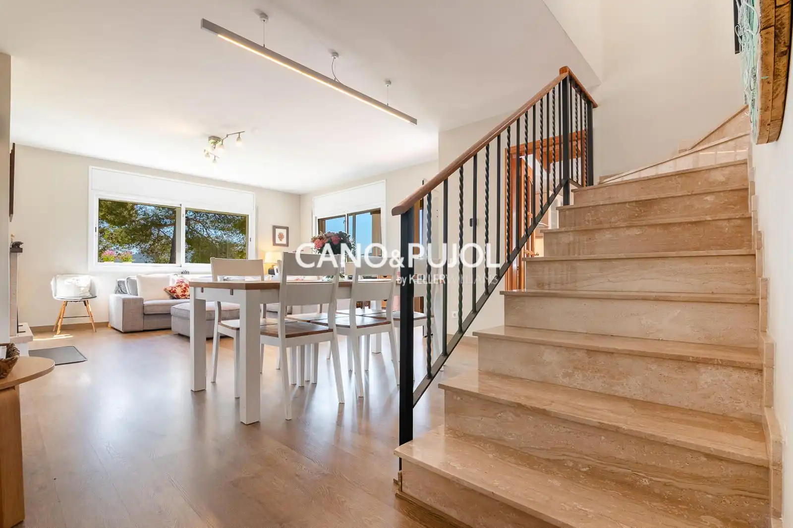 Sala de estar de Casa o chalet en venta en Corbera de Llobregat con Calefacción, Terraza y Trastero