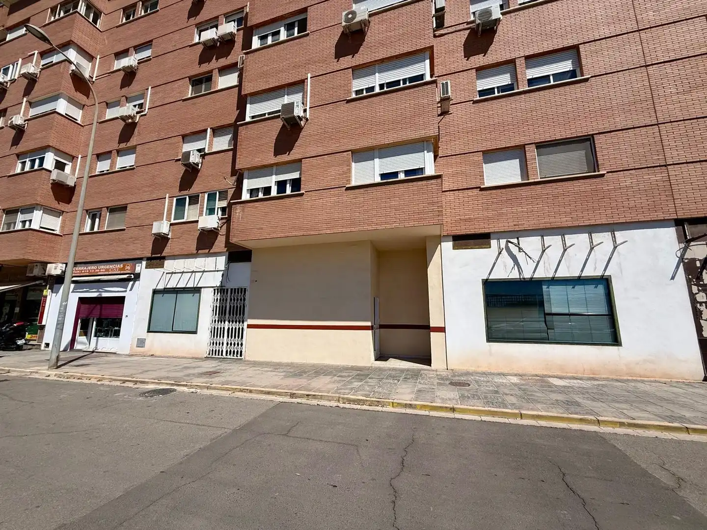 Vista exterior de Local de lloguer en Almería