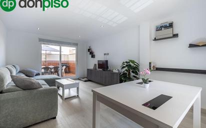 Sala d'estar de Casa adosada en venda en Maracena amb Terrassa i Balcó