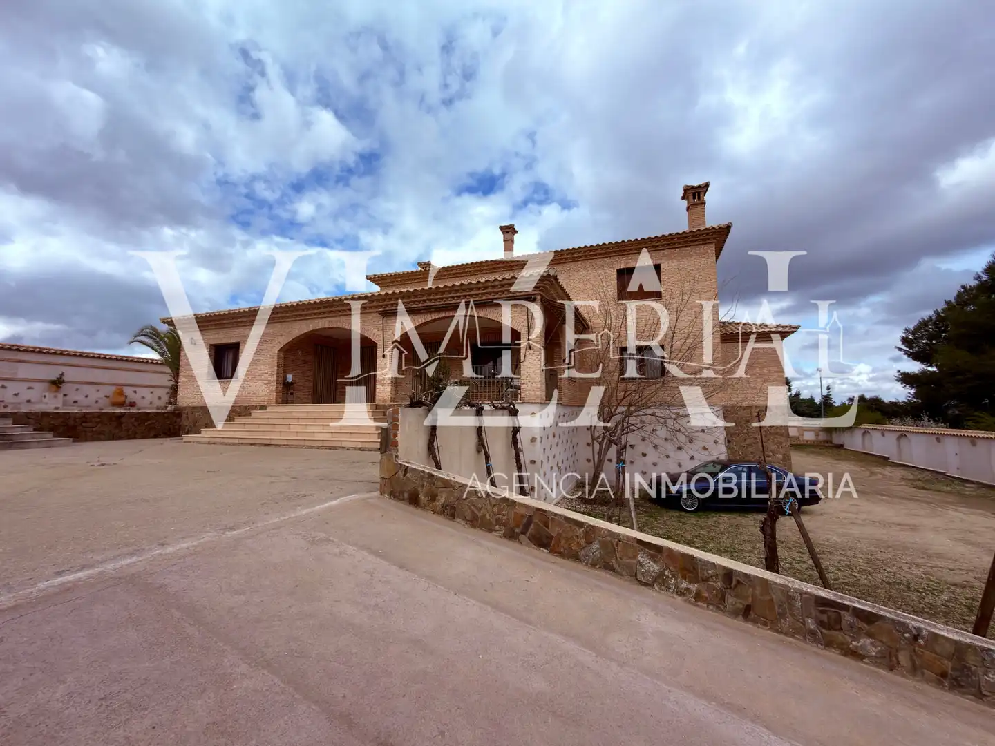 Vista exterior de Casa o xalet en venda en Toledo amb Aire condicionat, Calefacció i Jardí privat