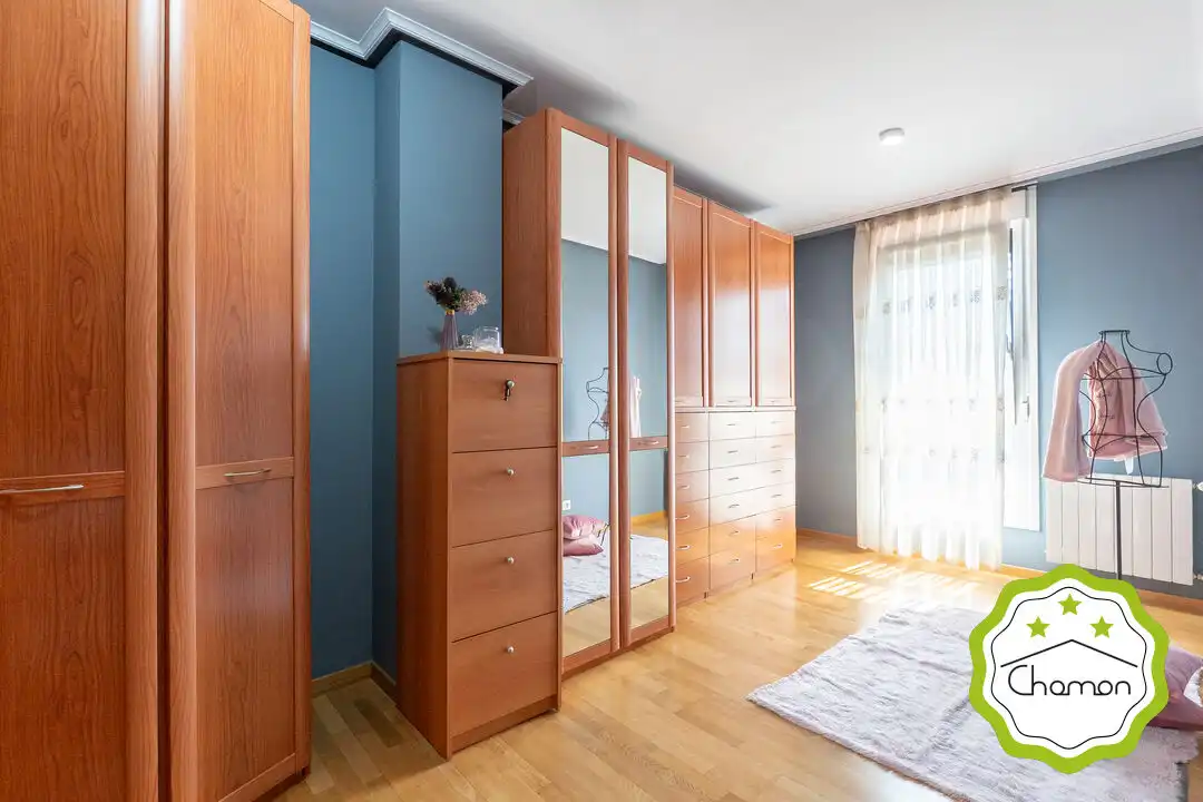 Schlafzimmer von Einfamilien-Reihenhaus zum Verkauf in Barakaldo  mit Heizung, Privatgarten und Terrasse