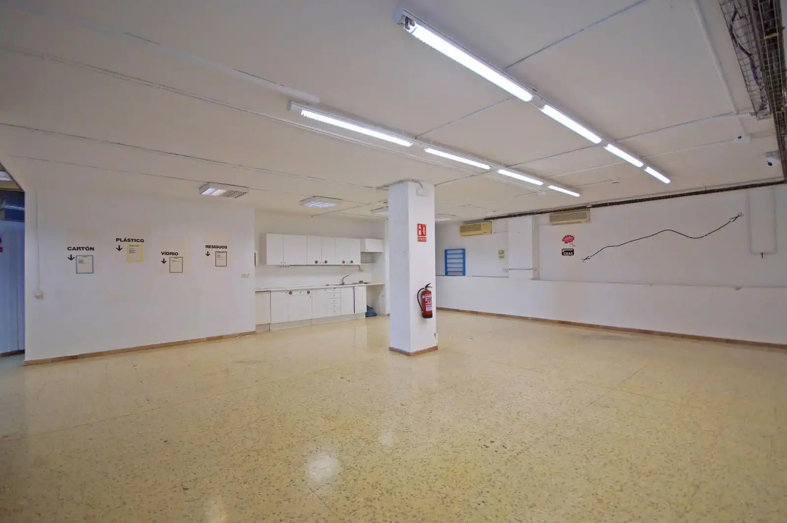 Büro zum Verkauf in Barcelona mit Klimaanlage und Terrasse